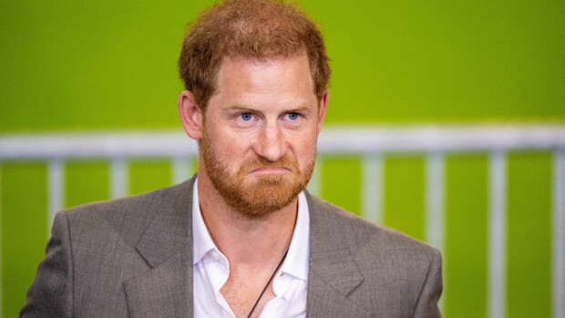 Hovilta outo synttärionnittelu Harrylle: Meghan rajattiin kuvasta pois