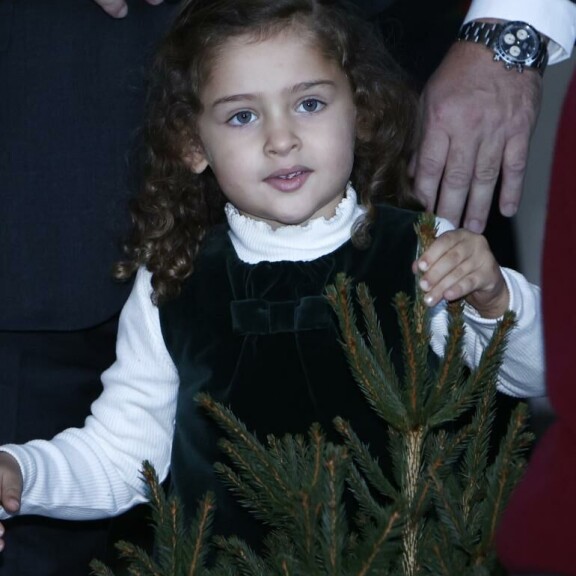 Prinsessa Adriennesta napatusta lähikuvasta käy ilmi, että isä-Chrisillä ei ollut vihkisormusta sormessaan. adrienne