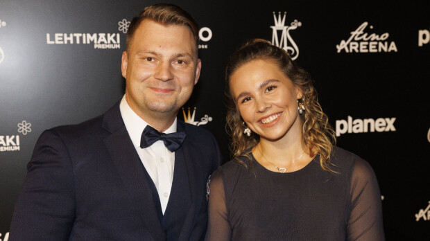 Bikinikuvat kertovat kaiken! Sinkkuuntunut Eveliina Uosukainen paljasti valtavan muodonmuutoksen