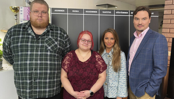 Jaana Pelkonen ja Joni Rintamaa yrittävät auttaa Millaa ja Tanelia korjaamaan talouttaan.