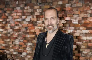 Tässä on Yö-yhtyeen uusi solisti