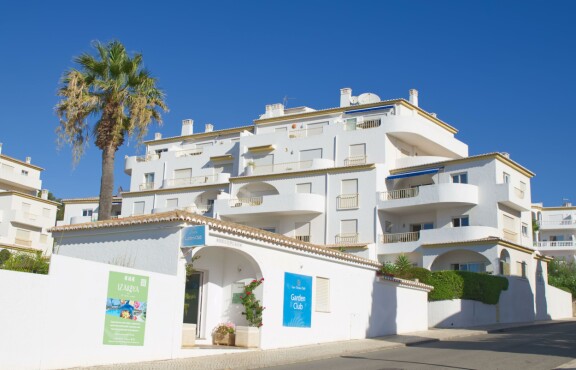 Tämän Praia da Luzissa sijaitsevan Ocean Club loma-asunnon pohjakerroksessa olleesta huoneesta Madeleine katosi toukokuun 3. päivänä 17 vuotta sitten.