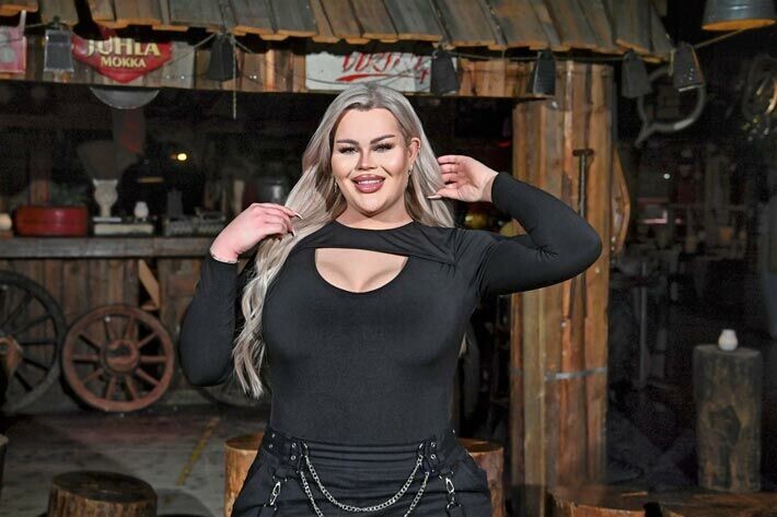 Missikaunotar Essi Unkuri: ”Lukitsin itseni huussiin” Henny Harjusola