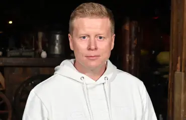 Oho! Sampo Kaulanen yllättävissä puuhissa – jalassa pelkät bokserit!