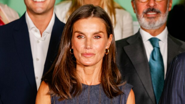 Vau! Tyylitajustaan tunnettu kuningatar pukeutui Victoria Beckhamin halpispaitaan