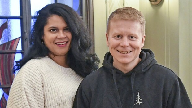 Voihan ryökäle! Sampo Kaulanen salakuvasi taas vaimonsa takapuolta