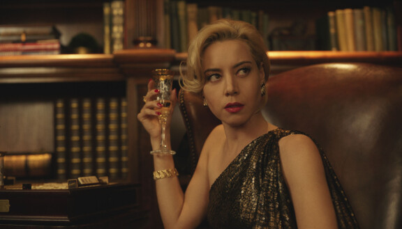 Aubrey Plaza on Megalopoliksen miehiä manipuloiva Wow Platinum.