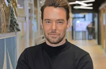 Näin julkisuudesta kadonnut Mikko Leppilampi juhli syntymäpäiväänsä
