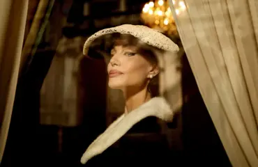 Angelina Jolie puhkesi kyyneliin
