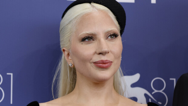 Mitä ihmettä? Lady Gaga pelmahti homssuisena leffateatteriin – heitteli yleisöön popcornia!