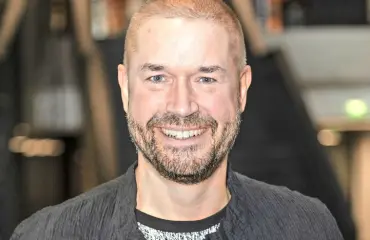 Että mitä? Marco Bjurström myi pornolehtiä aasialaisille