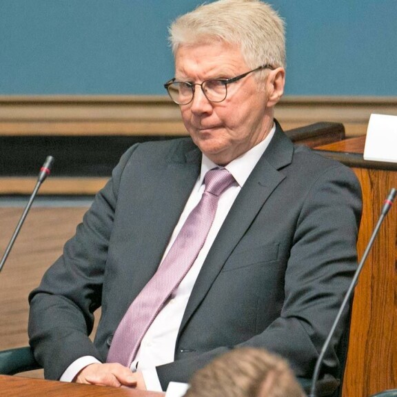 Petelius on pitänyt eduskunnassa 29 puheenvuoroa ja esittänyt kaksi suullista kysymystä. Petelius on pitänyt eduskunnassa 29 puheenvuoroa ja esittänyt kaksi suullista kysymystä.