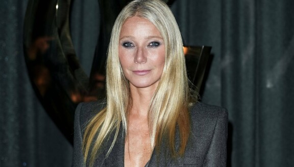 Pariisin muotiviikoilla nähty Gwyneth on hoidattanut ainakin otsaasa, silmänalusiaan, poskipäitään, poskiaan ja jopa leukaansa.