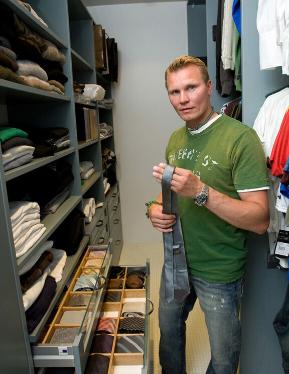 Jani esitteli takavuosina Seiskalle tyylikästä vaatehuonettaan eli walk-in-closetia.