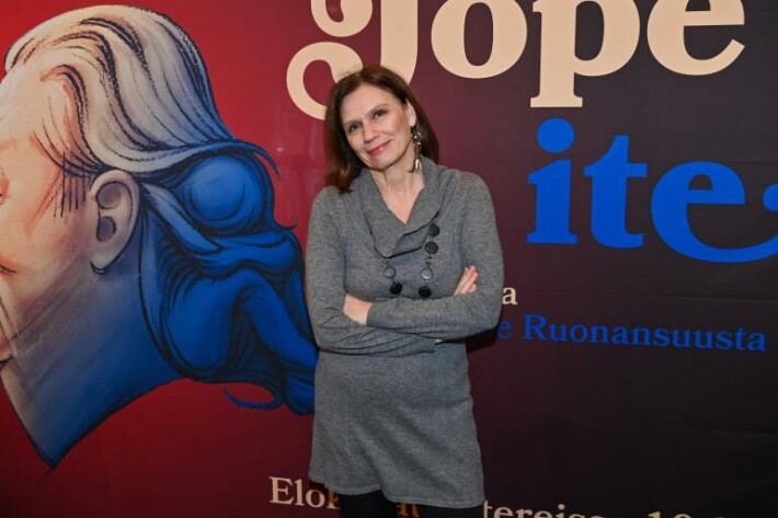 Koomikkolegenda ylistää Jope Ruonansuun neroutta – lataa tiskiin kovan vertauksen: ”Lähestyi jo Vesku Loiria” Mari Rantasila.