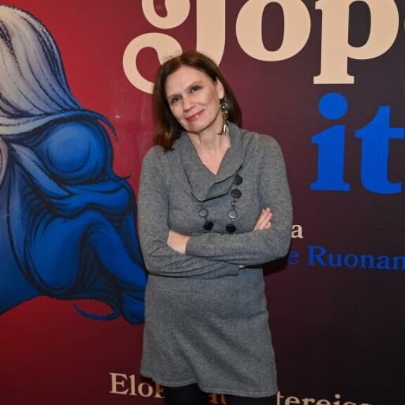 Koomikkolegenda ylistää Jope Ruonansuun neroutta – lataa tiskiin kovan vertauksen: ”Lähestyi jo Vesku Loiria” Mari Rantasila.