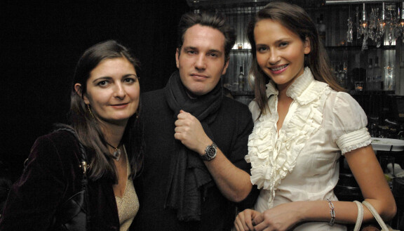 Chris poseerasi kameroille vuonna 2007 exänsä Maryam Abdullinan (oik.) ja Vanessa Wingaten kanssa.