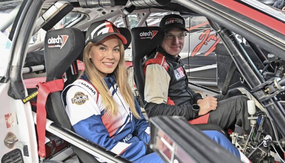Jari-Matti Latvala on viritellyt myös ralliyhteistyötä mediapersoona Janni Hussin kanssa.