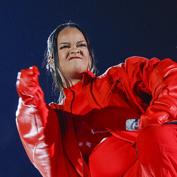 Raskaushuhuille saatiin pian vahvistus, kun artistin edustajat kertoivat keikan jälkeen, että Rihanna odottaa lasta. Rihanna