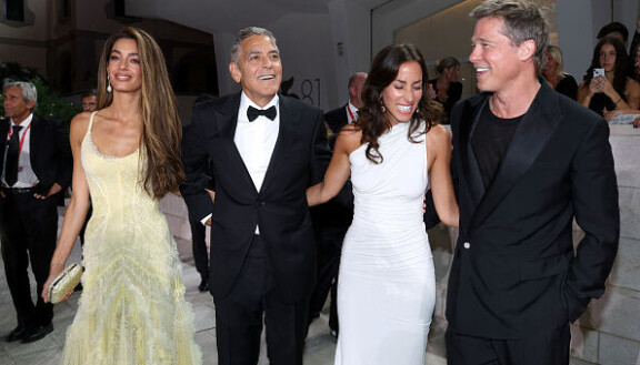 George ja Amal-vaimo sekä Brad ja tyttöystävänsä Ines de Ramon Venetsian elokuvajuhlissa syyskuussa 2024.