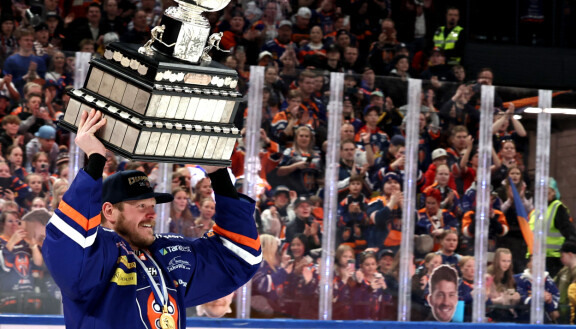 Petri Kontiola päätti jääkiekkouransa keväällä 2024 Kanada-maljan nostoon, kun Tapparan voitti Liigamestaruuden.