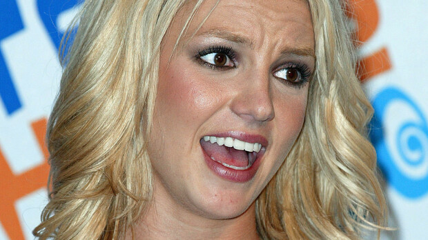 Jösses! Britney Spears sytytti itsensä tuleen