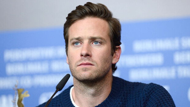 Tältä kannibaalikohussa ryvettynyt näyttelijä Armie Hammer näyttää nykyään - katso tuoreet salakuvat! Armie Hammer