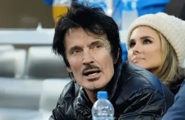 Tommy Lee julkaisi jälleen kuvan sukuelimistään