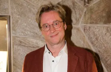 Viikon Kääk-juorut: Mikael Jungner viihtyi lempipuuhassaan – näyttävän brunetti mukana 