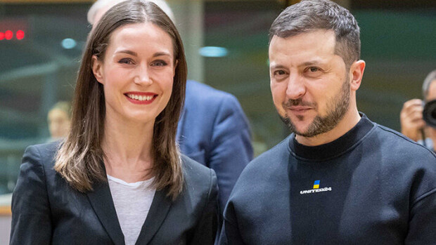 Pääministeri Sanna Marin pyysi vuorostaan selfietä - katso kuva! Sanna ja Zelenskyi