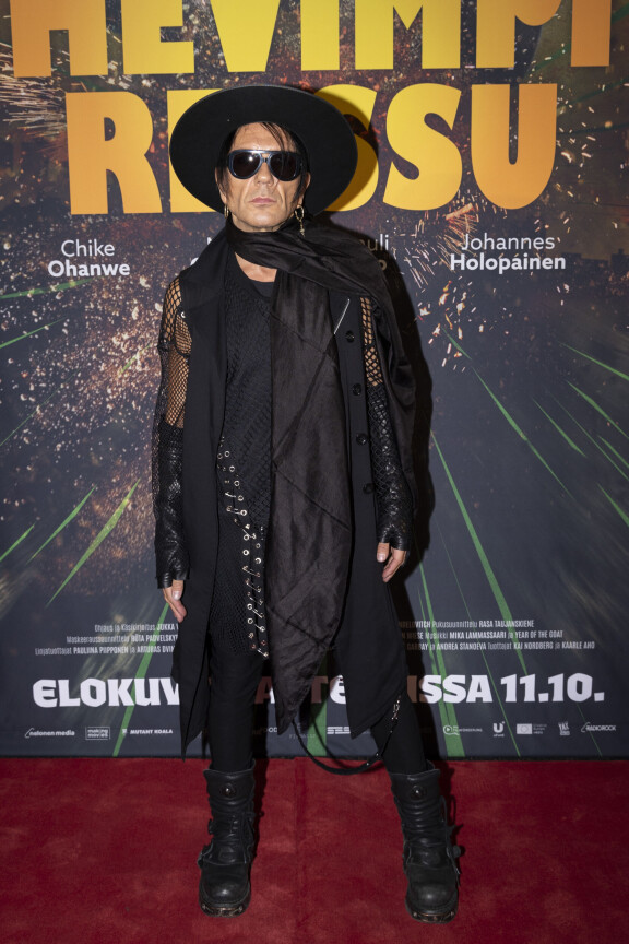 Kun leffaensi-illan teema oli rock-henkinen, ei Jussi 69:n tarvinnut penkoa vaatekaappiaan kauaa.