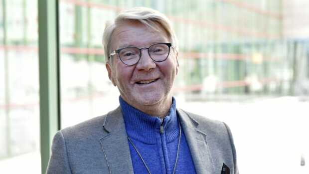 Pirkka-Pekka Petelius ei kadu rasistisia sketsihahmojaan: 'Aika on nyt erilainen'