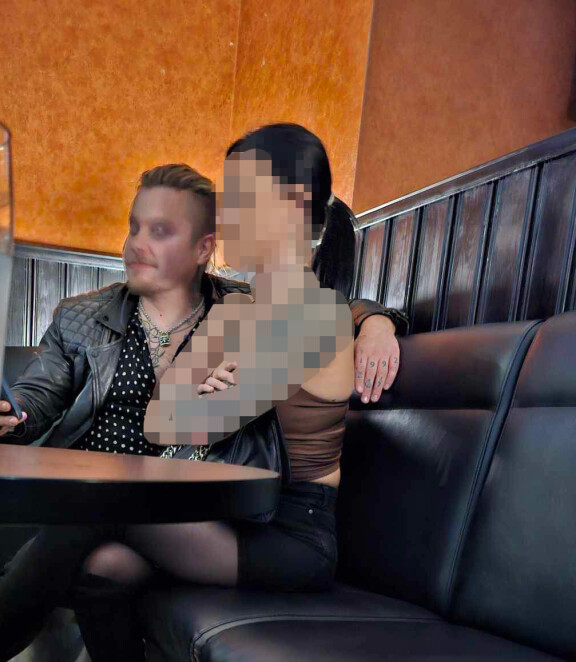 Archie Cruz nähtiin lauantaina 5.10. Porvoossa, Bar & Pub Barracudassa. Illan aikana hän istahti erään tummakutrisen kaunottaren viereen, ja pisti kätensä tämän ympärille.