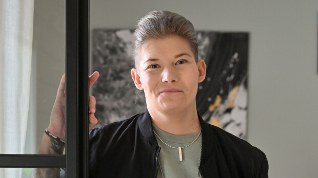 Heidi Foxell kertaa järkyttävät kokemuksensa elämäkerrassa: 'Survoi sisuskaluni lihamyllyn lävitse'