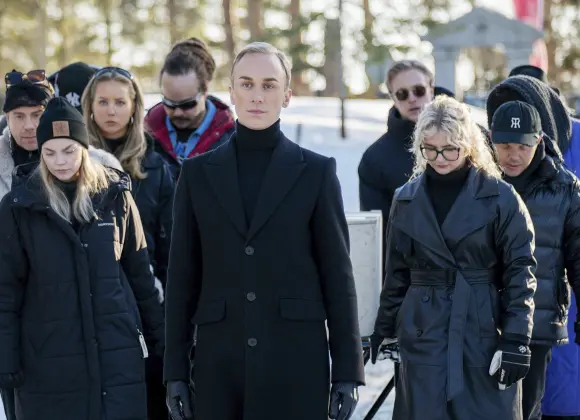 Cristal Snow joutuu paniikkiin hautausmaalla: "Kova kuolemapelko"