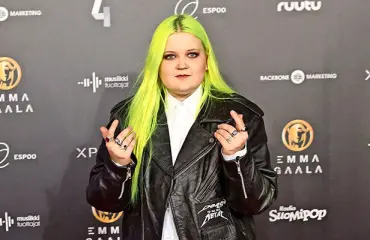 Ohhoh! Laulaja Alma julkaisi asiattoman videon äitinsä kanssa: "Haista v*ttu!"