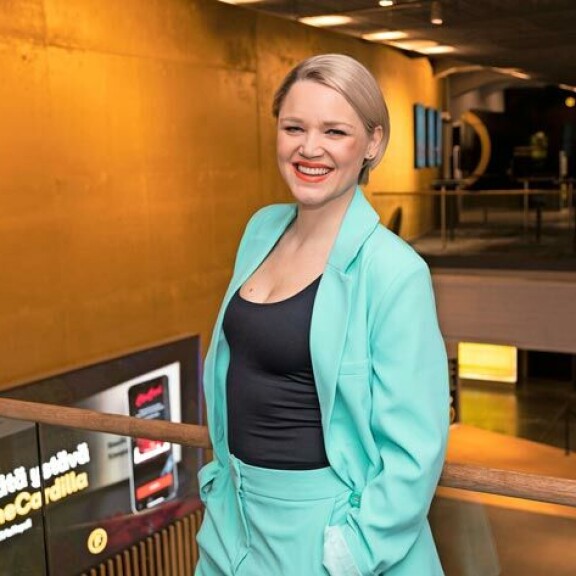 Näyttelijä Matleena Kuusniemi mietti yön pikkutunteina yhtä asiaa Anna-Maija Tuokko