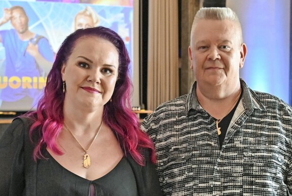 Rakastettu tv-pari on ollut ruuduissa jo toistakymmentä vuotta. Suomen huutokauppakeisari alkoi helmikuussa 2013.