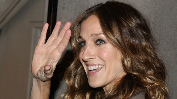 Sarah Jessica Parker parrasvaloissa kuin nuorentunut Carrie – ökykallis vihkisormus käänsi päät