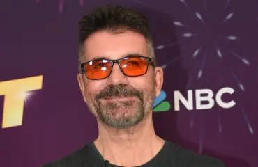 No huh! Näin karmea on artisteja tylyttävän Simon Cowellin oma lauluääni – video