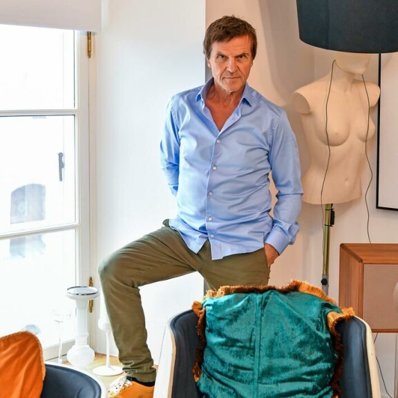 Sedu Koskinen joutuu vastaamaan rikossyytteisiin, joista uhkaa tulla vankeustuomio. Omasta mielestään hän on syytön. Sedu Koskinen joutuu vastaamaan rikossyytteisiin, joista uhkaa tulla vankeustuomio. Omasta mielestään hän on syytön.