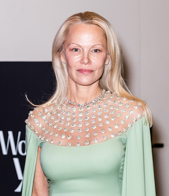 Pamela edustaa nykyään täysin meikittömänä tai vain kevyesti ehostettuna.