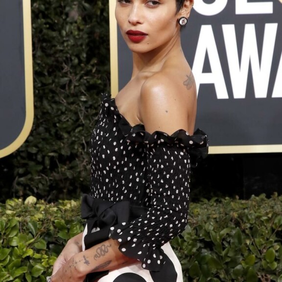 Zoë on Lenny Kravitzin ja Lisa Bonet'n ainoa yhteinen lapsi. Hänellä on sisar- ja velipuoli äitinsä avioliitosta Jason Momoan kanssa. Zoë Kravitz
