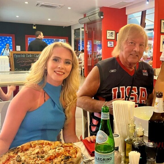 – Täällä Thaimaassa on hyvät hierontamahdollisuudet. Ruokakulttuurikin on hyvin mielenkiintoinen, Danny tietää. – Täällä Thaimaassa on hyvät hierontamahdollisuudet. Ruokakulttuurikin on hyvin mielenkiintoinen, Danny tietää.