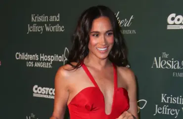 Herttuatar Meghan edusti jälleen ilman Harrya – avautui teinitytöille