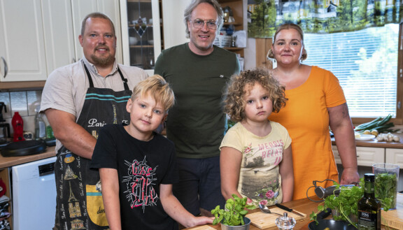 Ensimmäisessä jaksossa Kape vierailee Mäntsälässä Sunikan perheessä, jossa 10-vuotiaan Jaden syöpä muutti hänen makuaistiaan ja 8-vuotiaan Robinin ADHD ja aistiyliherkkyys vaikuttavat suuresti lapsen ruokailuun. Kapen keittiökaappaus
Kape Aihinen
