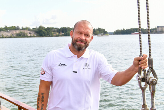 Jere nähtiin televisiossa Atlantin yli -ohjelmassa vuonna 2019.