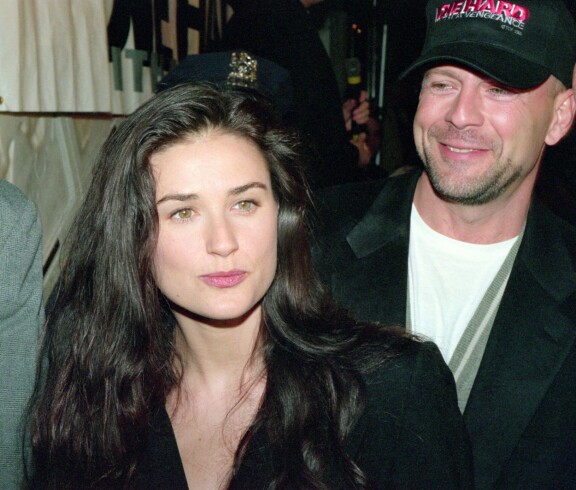 Vuonna 1995 Demi ja Bruce kuvattiin työn merkeissä: Bruce oli ensi-illassa tehtyään roolin John McClanena jo kolmatta kertaa elokuvassa Die Hard – Koston enkeli. Pari oli naimisissa 1987–2000.