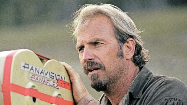 Mitä ihmettä? Kevin Costner tekee surffausaiheisen kauhuelokuvan