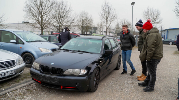Latelan ukot kostealla autonhakureissulla Saksassa – uusi Mersu piiputtaa jo kotimatkalla
